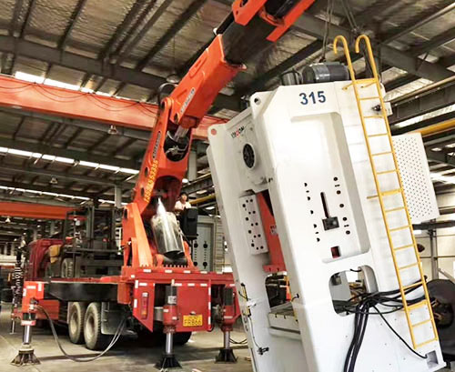 保定满城附近随车吊出租，轻松解决运输难题