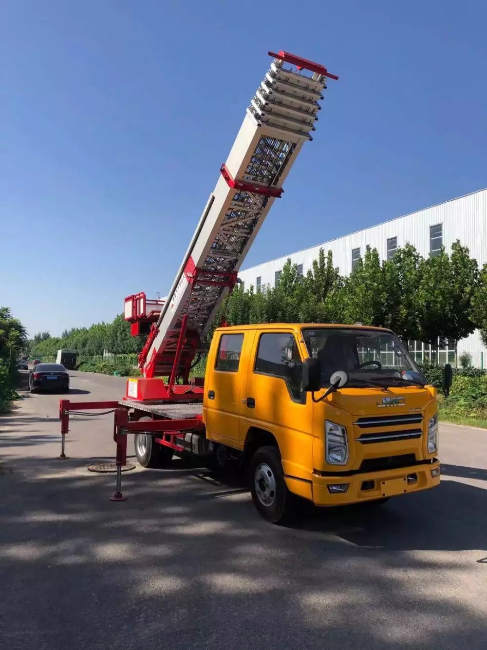 保定满城附近的云梯车出租服务：轻松解决高空作业需求