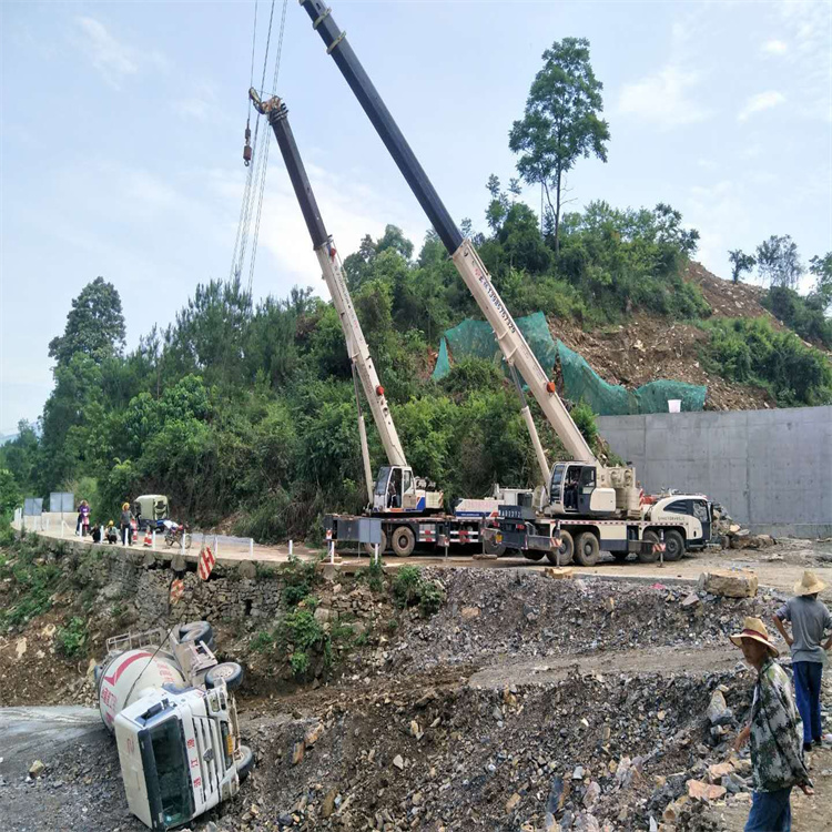 保定满城汽车掉沟里叫吊车救援要多少钱